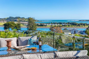 Sunshine Lookout - Raglan Holiday Home